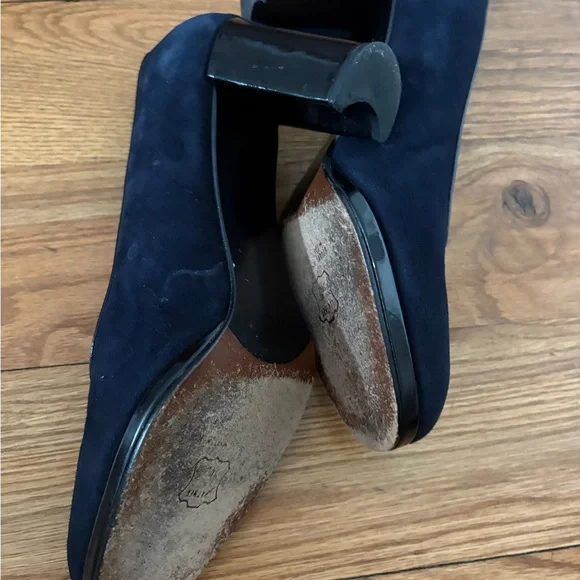 Stuart Weitzman Dark Blue Suede Pumps, size 8.5 - Picture 6 of 7